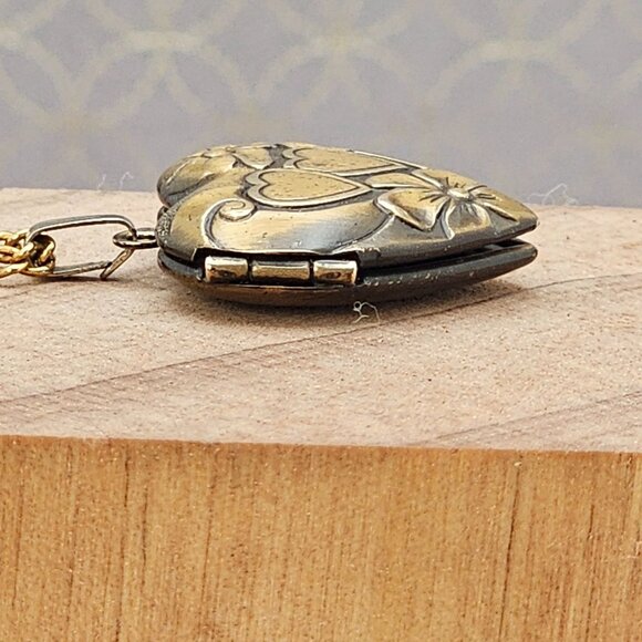 VTG Gold/BrassTone Floral Heart Locket Necklace Chain Link Romantic Gift Jewelry - Picture 4 of 16